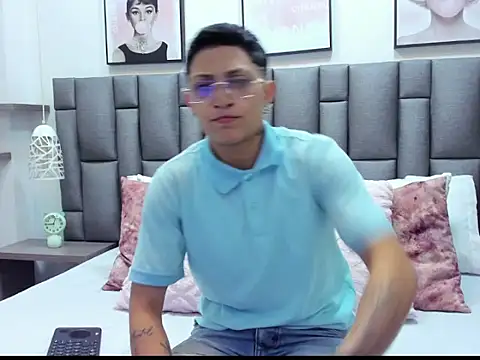 Snapshot of ZoeKrug chatting on March 21, 2026, 12:09 pm ZoeKrug online show from March 21, 2026, 12:09 pm