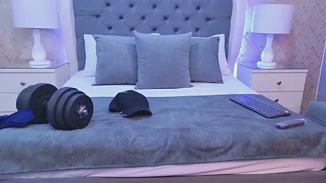 ZoeKrug online show from December 3, 2025, 11:42 am