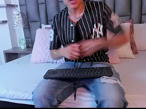 Snapshot of ZoeKrug chatting on March 30, 2026, 11:55 am ZoeKrug online show from March 30, 2026, 11:55 am