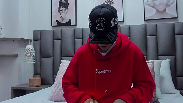 Snapshot of ZoeKrug chatting on February 27, 2026, 12:16 pm ZoeKrug online show from February 27, 2026, 12:16 pm