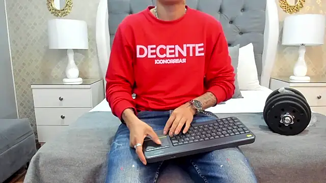 ZoeKrug online show from September 28, 2025, 1:40 pm