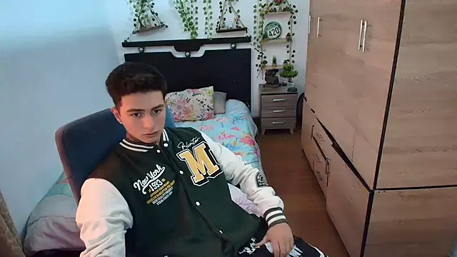 Snapshot of santii_ss chatting on June 30, 2026, 2:50 pm santii ss online show from June 30, 2026, 2:50 pm