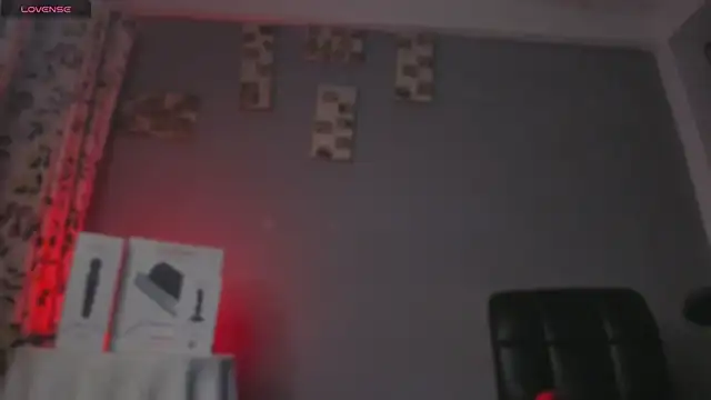 Chloe cooperr online show from November 5, 2025, 1:31 am