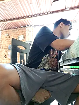 LecheDeSoya666 online show from October 2, 2025, 4:54 pm