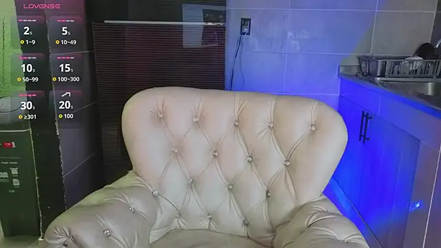 KARINAJTORRES online show from December 16, 2025, 8:46 pm