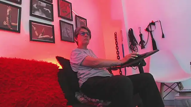 MistressNyx cg online show from January 10, 2026, 4:02 pm