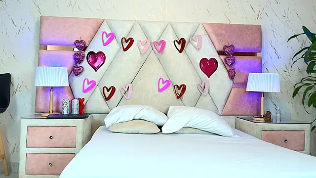 Zoelucas online show from September 17, 2025, 7:27 pm