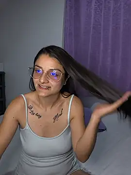 Coralinne   online show from June 5, 2026, 1:10 am