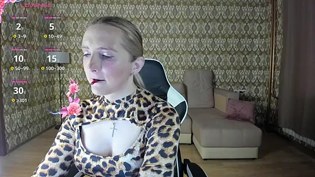 Vi Luxy online show from May 13, 2026, 1:23 am