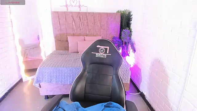 juanita tay online show from September 15, 2025, 11:43 am