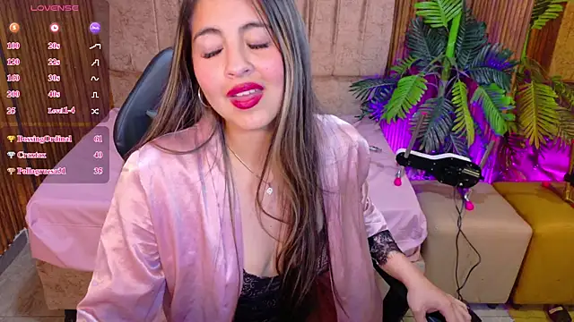 Snapshot of juanita_tay chatting on July 28, 2026, 4:39 pm juanita tay online show from July 28, 2026, 4:39 pm