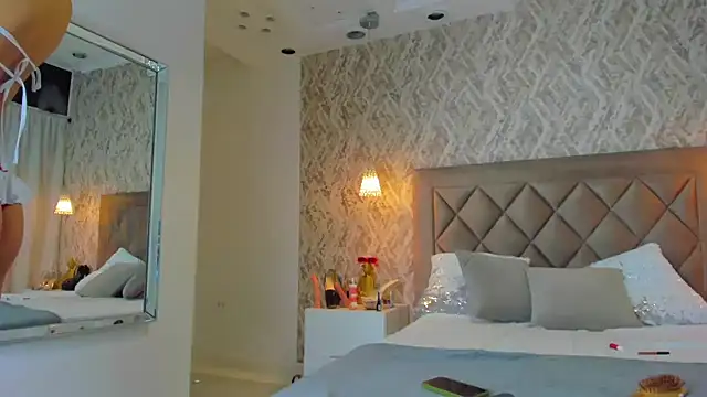 Snapshot of Lily_cooperr chatting on March 20, 2026, 2:01 am Lily cooperr online show from March 20, 2026, 2:01 am