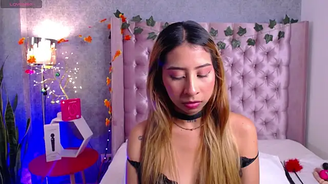 laila stilwiills online show from December 14, 2025, 1:12 am