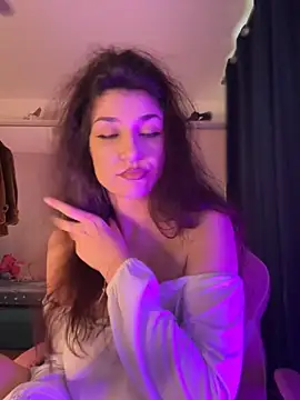 ScarletBloom  online show from October 2, 2025, 12:41 pm