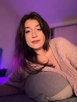 ScarletBloom  online show from November 30, 2025, 9:04 pm