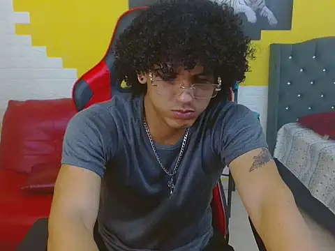 Xfire boy69 online show from October 16, 2025, 4:37 pm