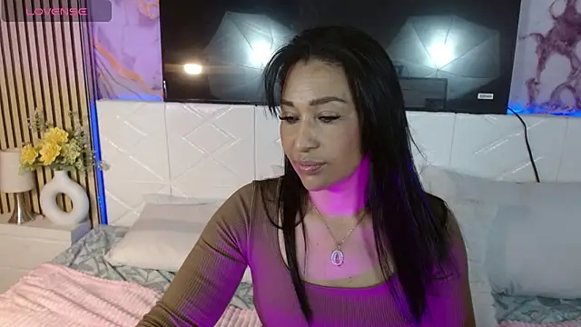 Snapshot of IvyShine7 chatting on May 14, 2026, 7:11 pm IvyShine7 online show from May 14, 2026, 7:11 pm