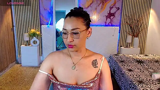 IvyShine7 online show from July 15, 2026, 6:04 pm
