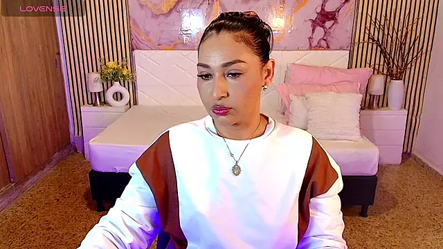 IvyShine7 online show from July 13, 2026, 6:40 pm