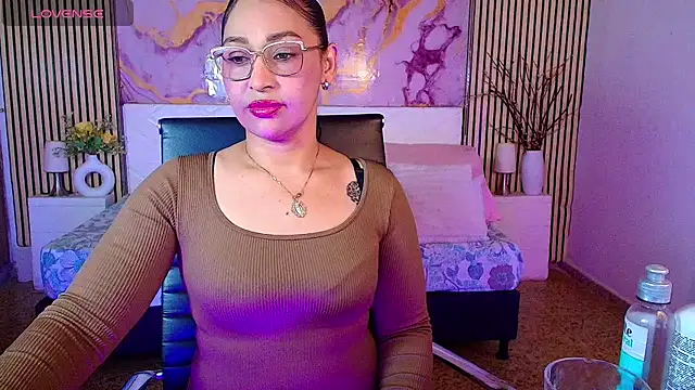 IvyShine7 online show from July 30, 2026, 7:02 pm