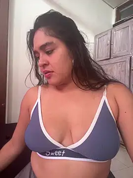 EmilyNoir1 online show from August 5, 2026, 6:57 pm