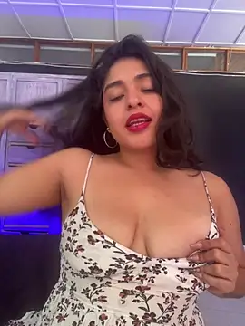 EmilyNoir1 online show from May 7, 2026, 6:44 pm