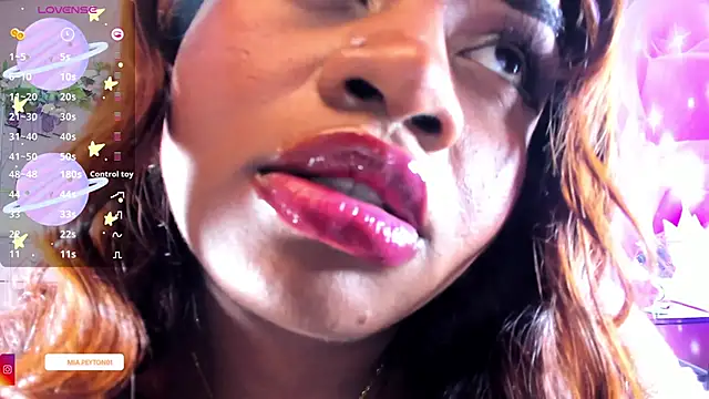 mia peyton online show from November 26, 2025, 8:20 pm