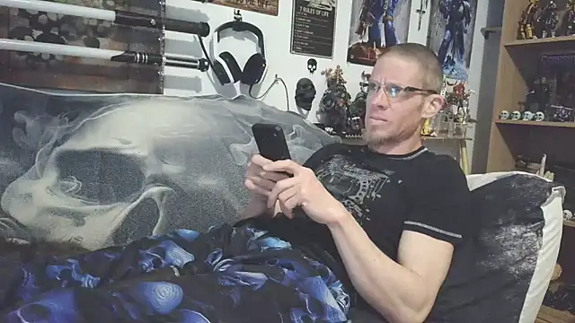 Snapshot of TomXXII chatting on April 6, 2026, 9:16 pm TomXXII online show from April 6, 2026, 9:16 pm