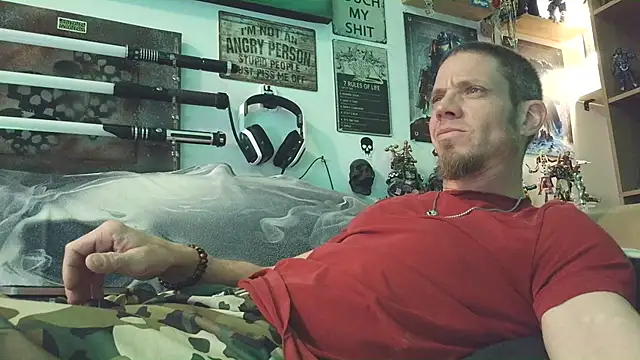 Snapshot of TomXXII chatting on October 27, 2025, 12:33 am TomXXII online show from October 27, 2025, 12:33 am