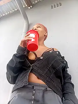 GoldSnowXxX online show from April 29, 2026, 2:32 pm