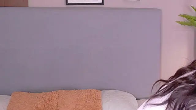 LanaRozz online show from August 4, 2026, 7:51 pm