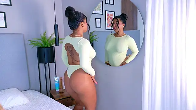 LanaRozz online show from May 4, 2026, 7:39 pm