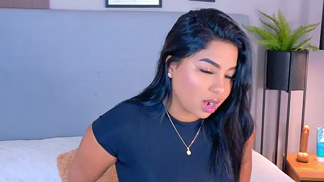 LanaRozz online show from June 19, 2026, 7:09 pm