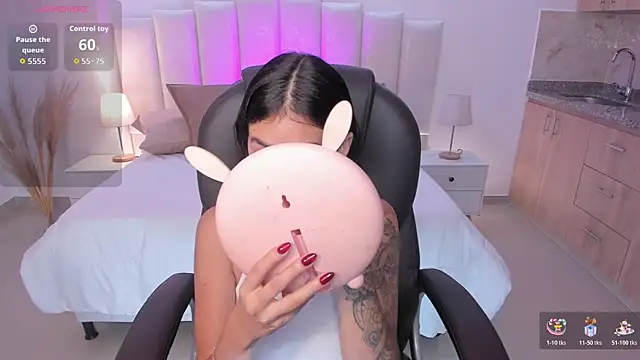 miranda crawfor online show from November 26, 2025, 12:16 pm