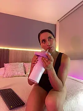Atenea Clerk online show from April 28, 2026, 11:36 am