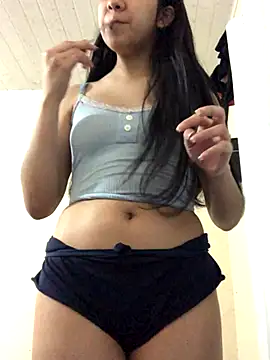 ashleyy20 online show from November 8, 2025, 8:34 pm