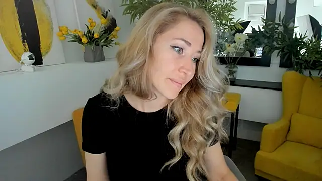 Snapshot of AstraMonroe chatting on October 17, 2025, 7:11 am AstraMonroe online show from October 17, 2025, 7:11 am