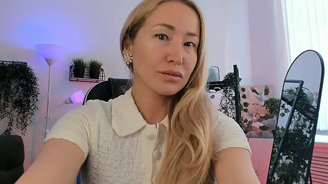 AstraMonroe online show from May 1, 2026, 5:45 am