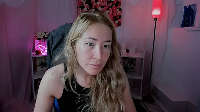 Snapshot of AstraMonroe chatting on September 10, 2025, 4:33 am AstraMonroe online show from September 10, 2025, 4:33 am