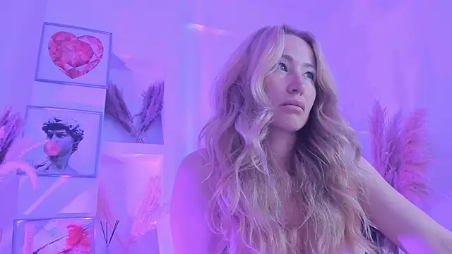 Snapshot of AstraMonroe chatting on September 11, 2025, 5:35 pm AstraMonroe online show from September 11, 2025, 5:35 pm