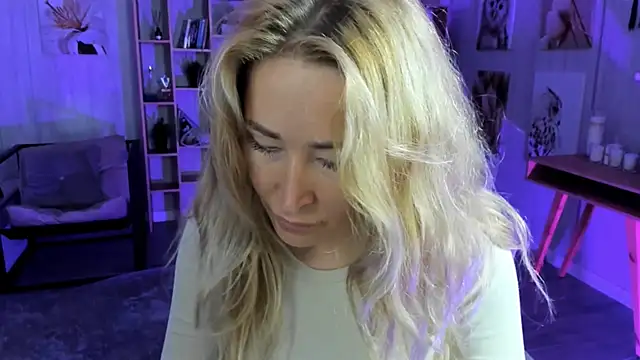 Snapshot of AstraMonroe chatting on October 22, 2025, 12:48 pm AstraMonroe online show from October 22, 2025, 12:48 pm