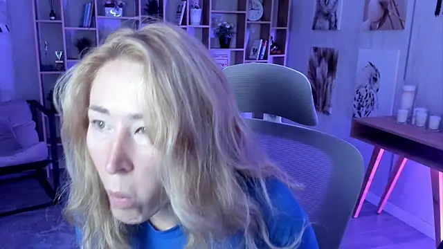 Snapshot of AstraMonroe chatting on September 23, 2025, 2:18 am AstraMonroe online show from September 23, 2025, 2:18 am