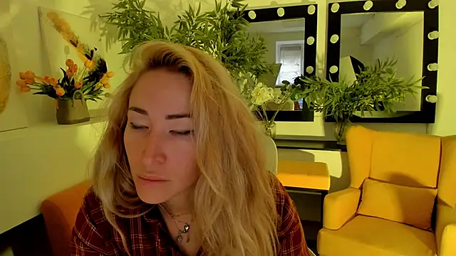 Snapshot of AstraMonroe chatting on October 1, 2025, 4:17 am AstraMonroe online show from October 1, 2025, 4:17 am