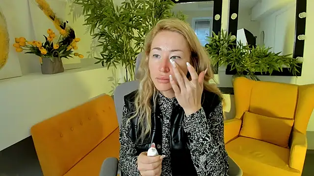 Snapshot of AstraMonroe chatting on September 26, 2025, 5:03 am AstraMonroe online show from September 26, 2025, 5:03 am