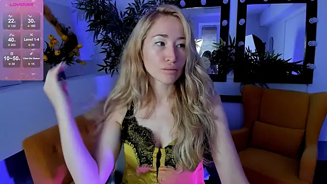 Snapshot of AstraMonroe chatting on September 22, 2025, 4:18 am AstraMonroe online show from September 22, 2025, 4:18 am