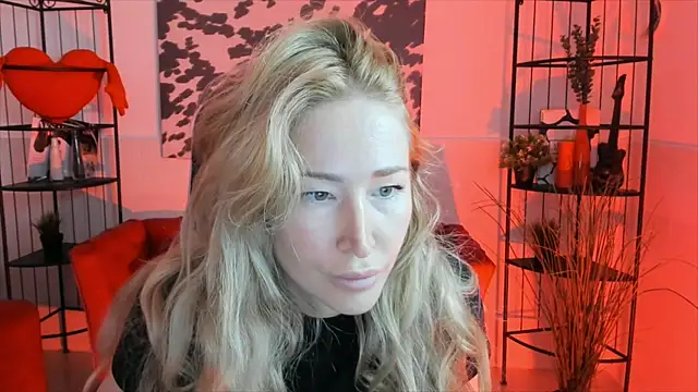 Snapshot of AstraMonroe chatting on September 9, 2025, 10:25 am AstraMonroe online show from September 9, 2025, 10:25 am