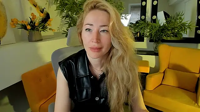 Snapshot of AstraMonroe chatting on September 30, 2025, 4:51 am AstraMonroe online show from September 30, 2025, 4:51 am