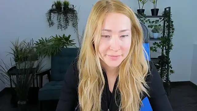 Snapshot of AstraMonroe chatting on January 16, 2026, 3:38 pm AstraMonroe online show from January 16, 2026, 3:38 pm