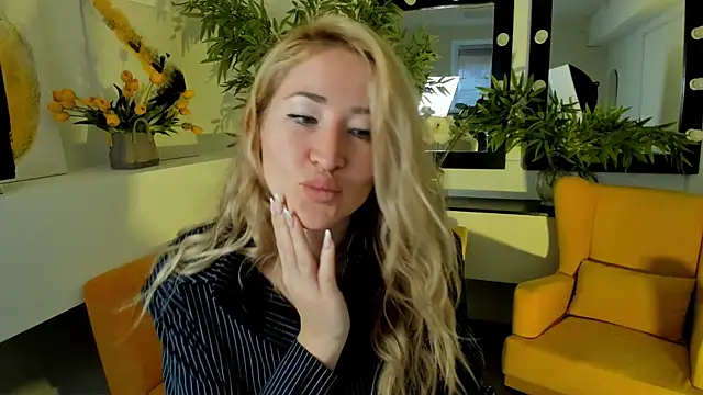 Snapshot of AstraMonroe chatting on September 29, 2025, 4:41 am AstraMonroe online show from September 29, 2025, 4:41 am