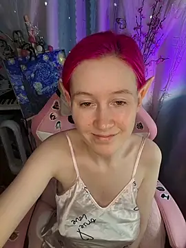 Snapshot of Fuzzy_Unicorn chatting on June 11, 2026, 10:45 am Fuzzy Unicorn online show from June 11, 2026, 10:45 am